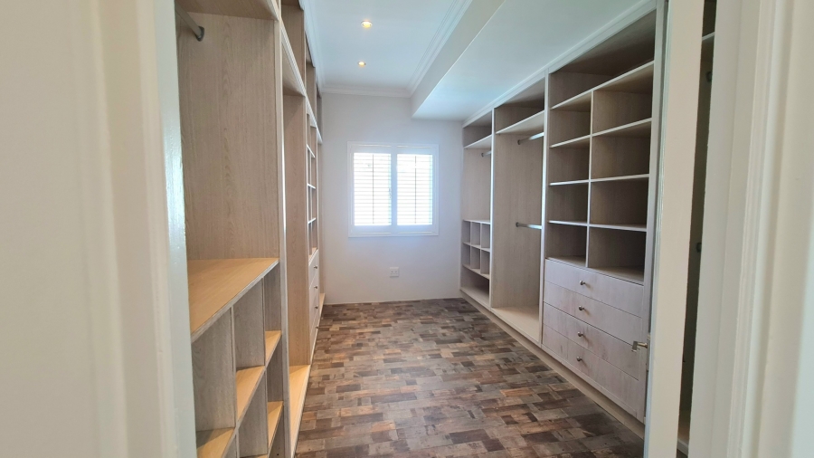 7 Bedroom Property for Sale in Whale Rock Western Cape